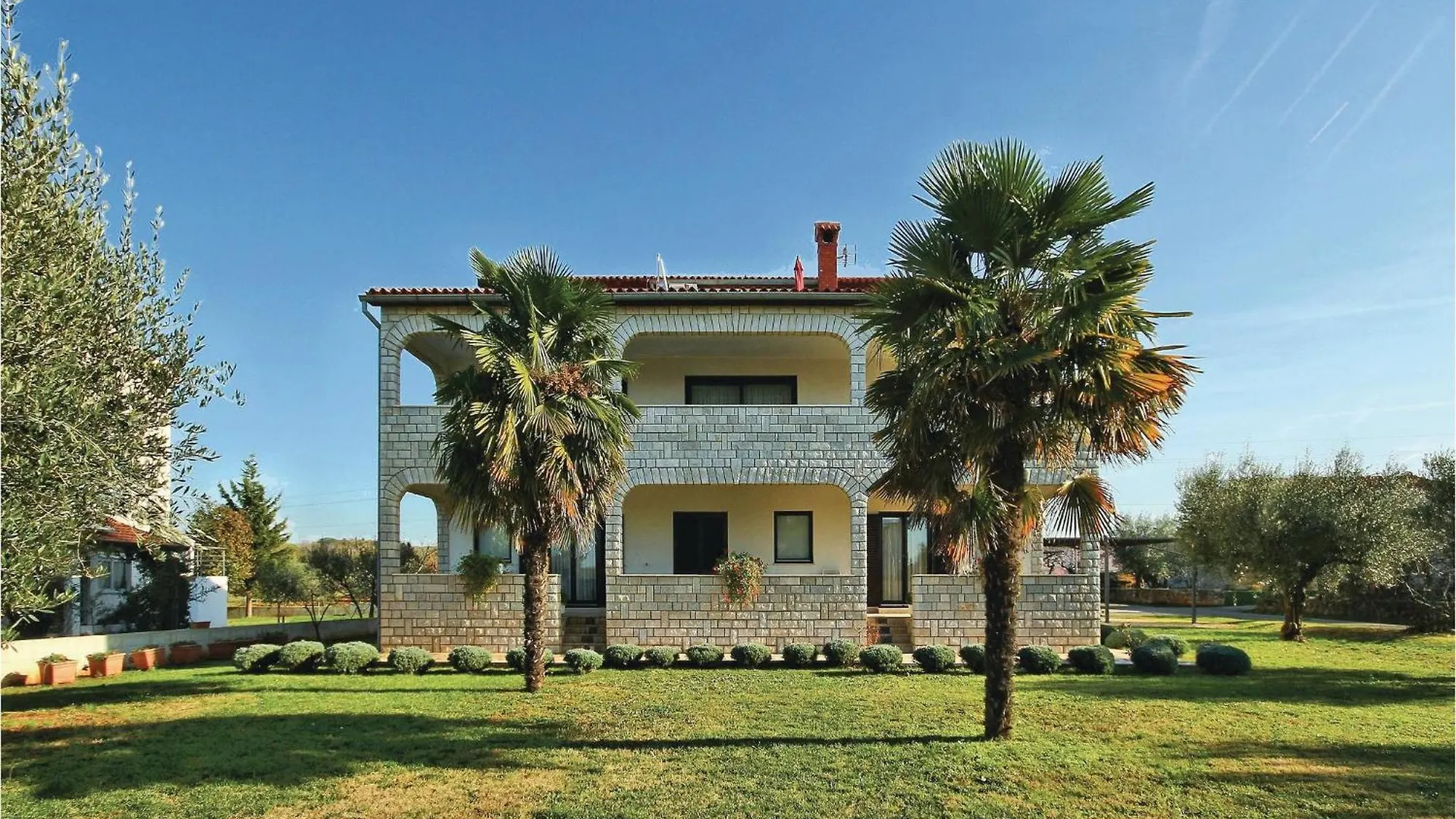 3 Bedroom Gorgeous Apartment In Porec location